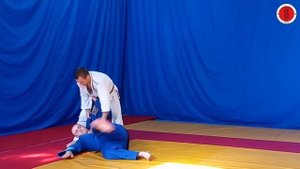 Передняя подсечка под выставленную ногу (сасаэ-цурикоми-аши/sasae-tsurikomi-ashi)