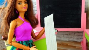 СОЧИНЕНИЕ ИГРА! ПЕРВЫЙ УРОК В ШКОЛЕ. Школа Барби. ИГРАЕМ В КУКЛЫ