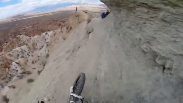 ТРЮКИ НА ВЕЛОСИПЕДЕ КОТОРЫЕ ТЫ НИКОГДА НЕ СМОЖЕШЬ ПОВТОРИТЬ. 5 РЕКОРДОВ ГИНЕСА смотреть онлайн