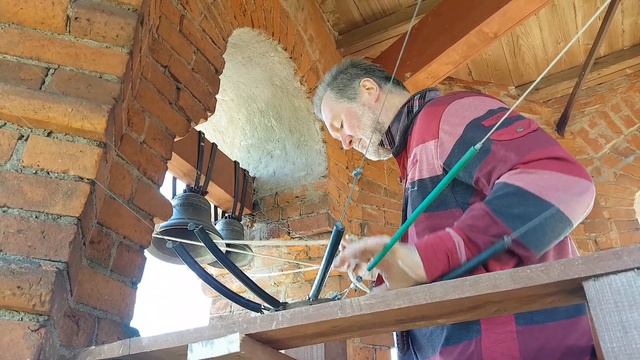 Николай Завьялов колокольный звон в храме Святой Троицы в деревне Чашниково смотреть онлайн