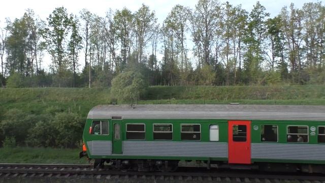 Прибытие и отправление автомотрисы АЧ2-119. Платформа Рядинки. смотреть онлайн