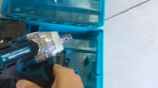 Аккумуляторный Гайковерт Makita смотреть онлайн