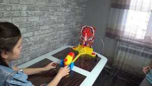 Играем в игру ПИРОГ В ЛИЦО-ПУШКА!!!!