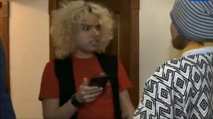 Гоген Солнцев не пускает жену в квартиру и выкинул ее вещи и плюнул