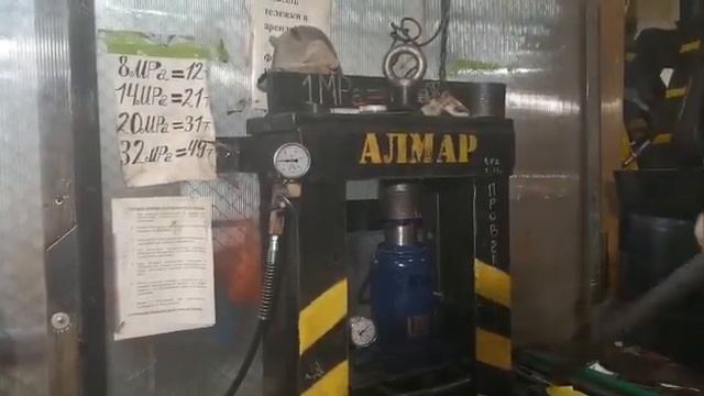 Домкрат с манометром ДГС 32М