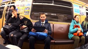ПРАНК: ШКОЛЬНИК СМОТРИТ ФИЛЬМЫ ДЛЯ ВЗРОСЛЫХ В МЕТРО