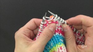 Как связать детскую манишку спицами видео мастер класса для начинающих/How to knit a baby shirtfron