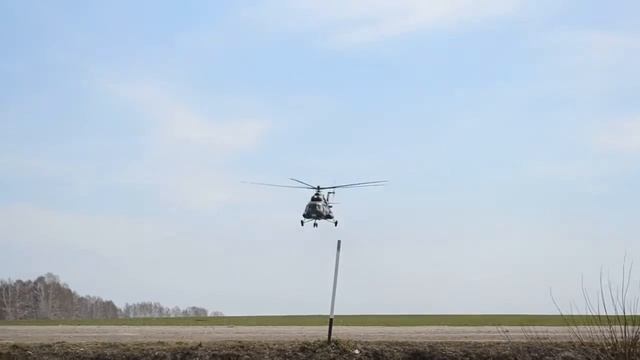 Проход Ми-8 на предельно малой высоте. смотреть онлайн