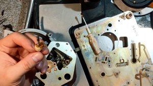 Technics SL-1500 MK2 обзор начинки, смазка штока тонарма, видео 2