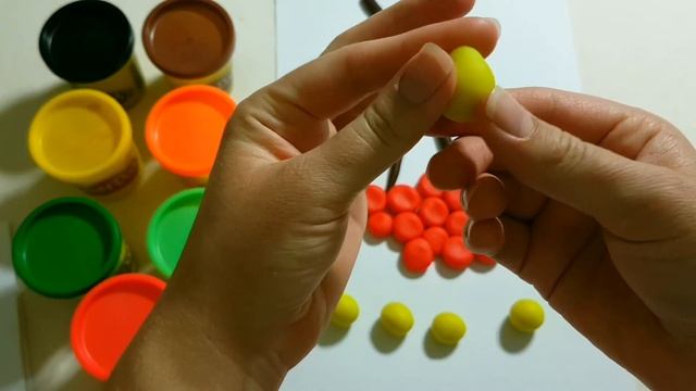 Пластилин для детей Учимся лепить Лепка из пластилина для детей Осенние поделки из пластилина Калин