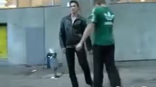 удар с локтя смотреть онлайн