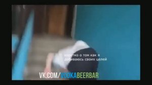 Пьяный мужик упал с лестницы