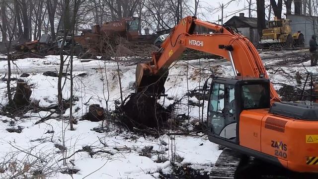 Гусеничный экскаватор Hitachi 2X240 роем пруд смотреть онлайн