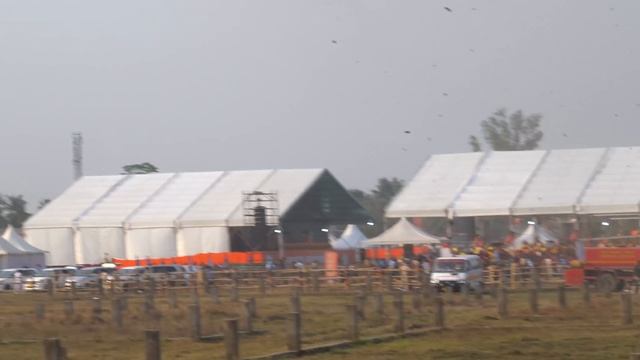 Narendra Modi Helicopter Landing in Sonarpur West Bengal India смотреть онлайн