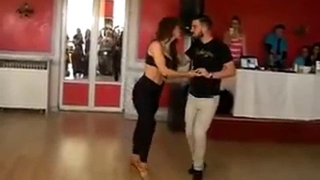 Increiblre pareja bailando bachata *--* смотреть онлайн