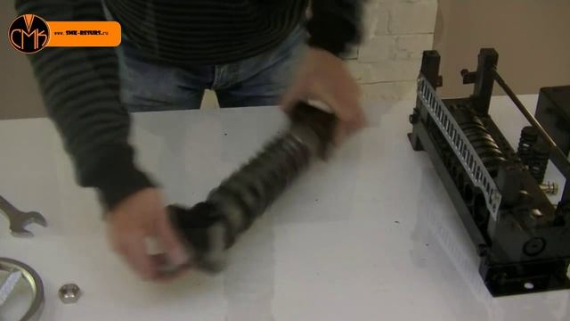 Замена ножей на станке для разделки кабеля.