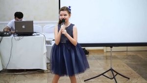 Очень красивое исполнение песни внучки для бабушки на День Рождение!