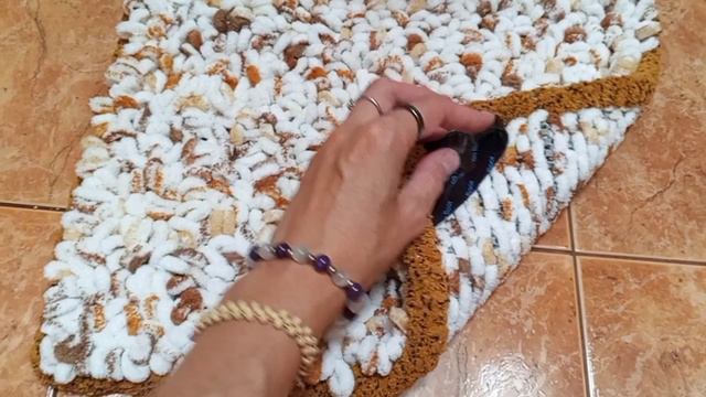 Мягкий коврик скользить не будет! Проверено! Установка противоскользящих фиксаторов. mp4