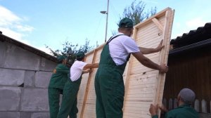 Садовые и дачные домики. Сборка дачного домика на участке // Бытовки-Быстро.рф