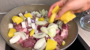МЯСО с картошкой на СКОВОРОДЕ. вкусный УЖИН .МЯСО. семья БУДЕТ довольна.