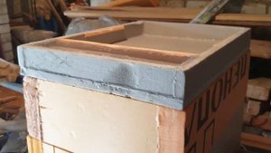 Закорм пчел потолочной кормушкой.