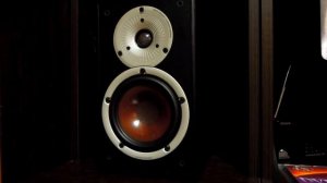 Denon PMA 600 NE с акустикой Dali spektor 2 , источник древний DVD, формат MP3, через optical.