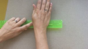 Свечи из вощины в виде квадрата, овала и треугольника