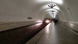 Служебный поезд проходит станцию метро Павелецкая, кольцевой линии.