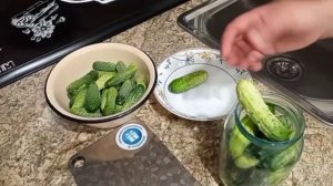 Сколько огурцов???вмещается в литровую банку? ?