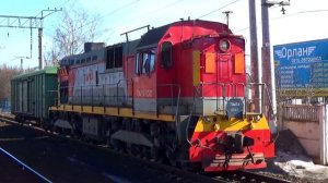 Тепловоз ТЭМ7А-0343 с одним крытым грузовым вагоном на станции Электроугли