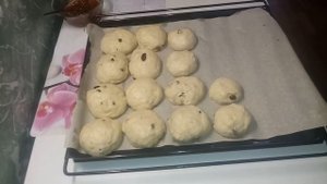 БУЛОЧКИ С ИЗЮМОМ ИЗ СДОБНОГО ДРОЖЖЕВОГО ТЕСТА