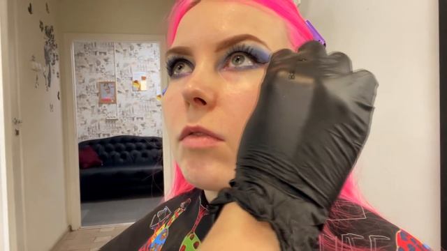 ‘НЕ НАДО ТАК ОБС#РАТЬ ЛЮДЕЙ!’ - Повторный поход к треш-визажисту/ Треш-обзор салона красоты в Москв смотреть онлайн