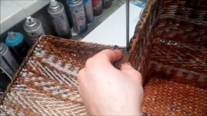 Плетение большого сундука из газетных трубочек. Урок 13. Прикрепляем крышку к сундуку.