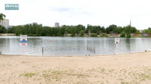 В теплые деньки городские пляжи заполнены людьми