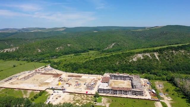 Строительство ЖК Holiday House: вид с террасы 3 этажа, 4 секции смотреть онлайн