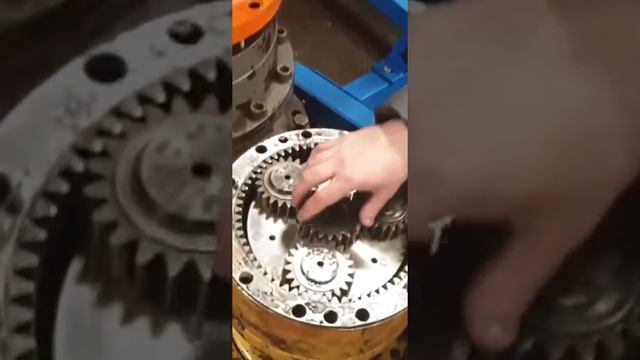 Редуктор поворота Hyundai 120.