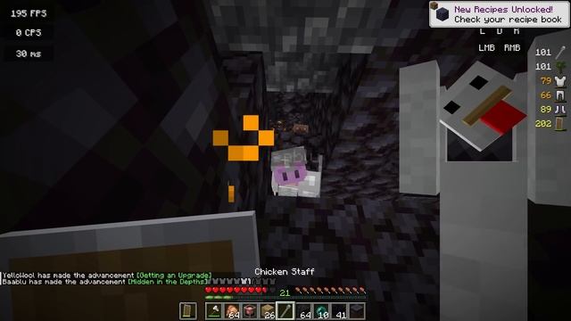 Minecraft Manhunt, But I can Combine MORE Items!? смотреть онлайн