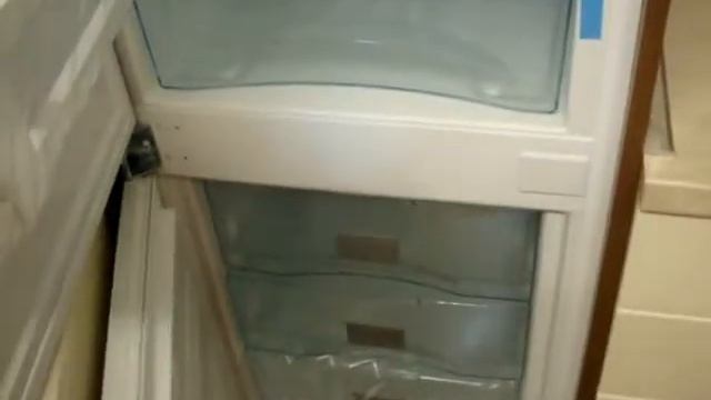 Кухня МДФ лак с вграден хладилник Перла