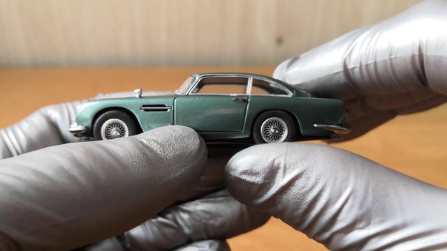 DCM 1:64 DB5 1964 Oston Martin (детальный обзор)