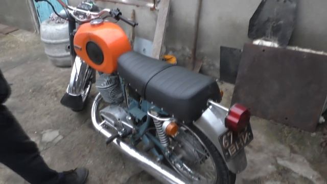 ВЫТАЩИЛ С ЗАБРОШЕННОГО САРАЯ МОТОЦИКЛ! ЛЕГЕНДА! ЗАПУСК ПОСЛЕ ДОЛГОГО ПРОСТОЯ смотреть онлайн