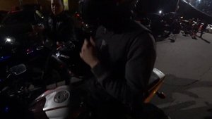 ПОДКАТИЛ к девушке на МОТО | Ночные покатушки на спортбайке