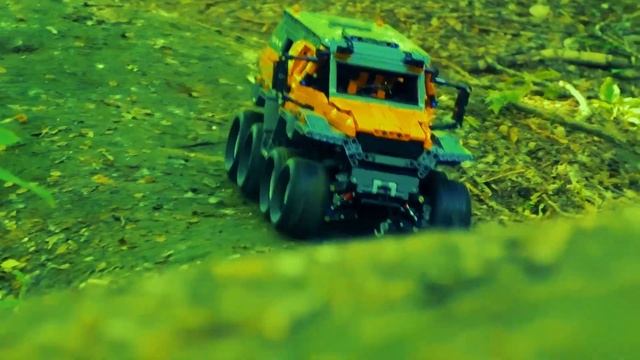 #lego #legotechnic  #legomoc #mouldking  #rccar #legos 13088 Avtoros Shaman 8x8 in action off road