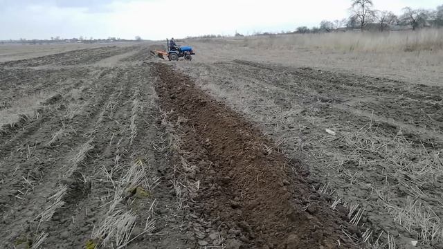 Очередной самодельный двухкорпусный плуг для минитрактора смотреть онлайн