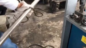 Станок для пробивки отверстий в круглой металлической трубе