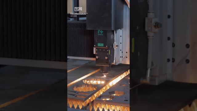 Резка деталей по чертежам заказчика на высокомощном лазерном станке Senfeng с кабинетной защитой смотреть онлайн