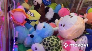 НЕВЕРОЯТНО! ИГРАЕМ В АВТОМАТЕ ХВАТАЙКА И ВЫИГРЫВАЕМ КРУТЫЕ ИГРУШКИ ⭐️⭐️⭐️