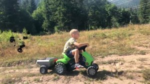 Трактор сломался, акула перегрызла провода.