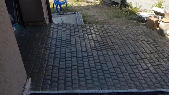 Заполнение швов брусчатки сухой смесью / КАМЕННЫЕ ТРАДИЦИИ смотреть онлайн