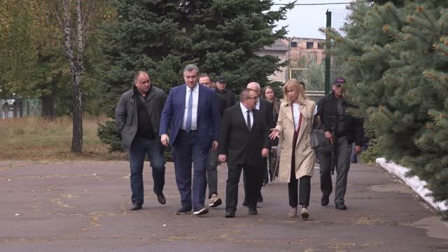 Леонид Слуцкий в ДНР. Посещение 49-ой школы Макеевки.