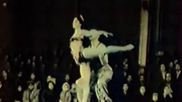 Акробатический дуэт Заслуженные артисты Узбекистан Мамлакат Ташкенбаева и Роман Билей